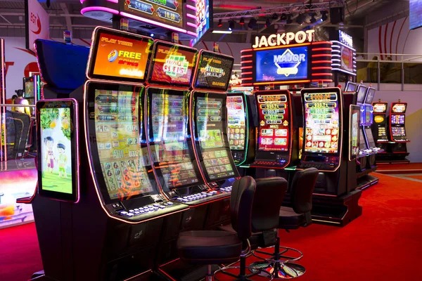 Betting layout showing all available bet types and payouts Betting layout with payout information